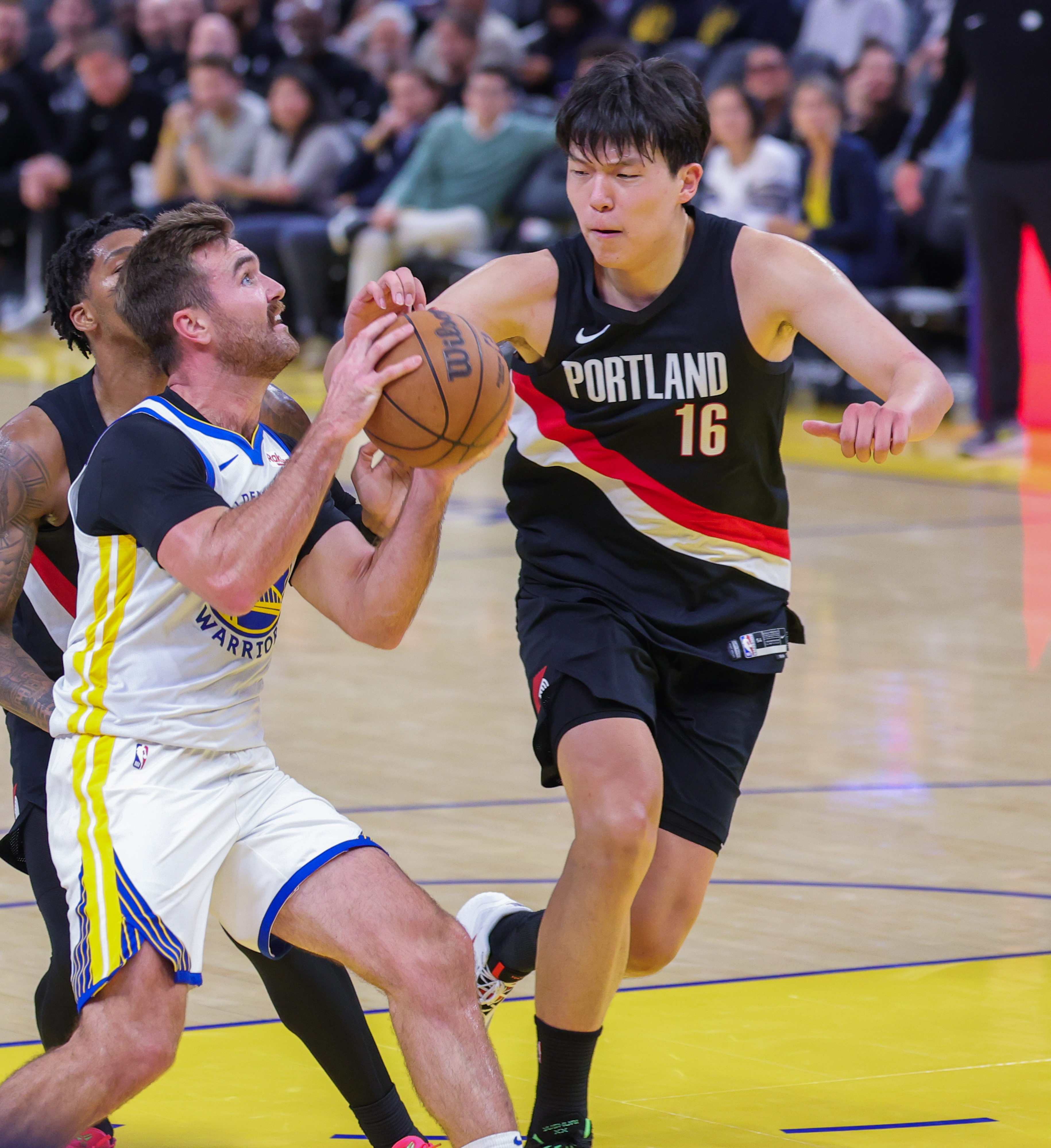 雷速体育-关于冲刺阶段皇家马德里备战CBA季后赛上海申花完成体检备战CBA常规赛，洛杉矶湖人围绕CBA常规赛刷新队史纪录看傻球迷的信息