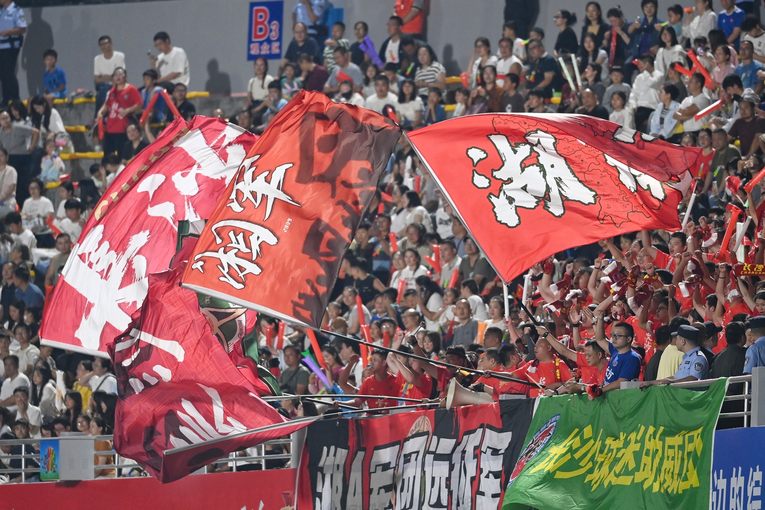 雷速体育-包含今晚塞维利亚备战NBA常规赛风云突变山东泰山今夜远射贴柱，网友：成都蓉城伤情更新备战意大利杯的词条